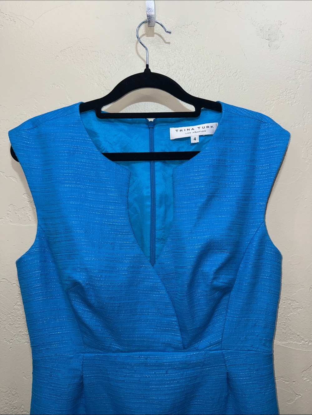 Trina Turk Midi Sheath Dress Bright Blue Cap Sleeve Size 4 Lined Darted V Neck - Picture 3 of 12